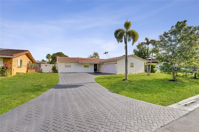 7511 NW 41st St, Coral Springs, FL 33065