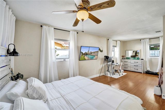 7511 NW 41st St, Coral Springs, FL 33065