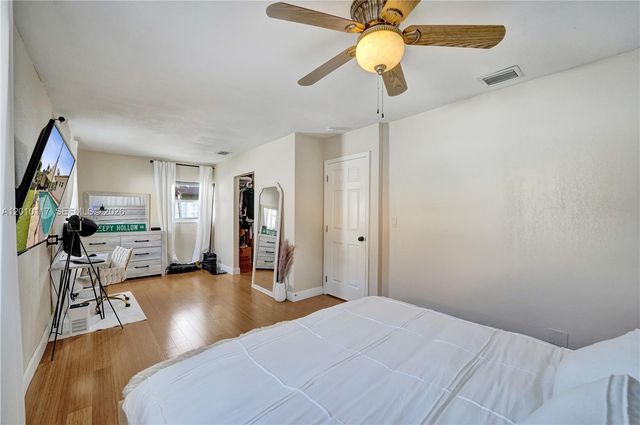 7511 NW 41st St, Coral Springs, FL 33065