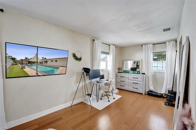 7511 NW 41st St, Coral Springs, FL 33065