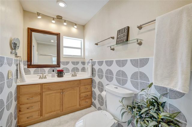 7511 NW 41st St, Coral Springs, FL 33065