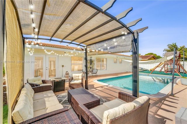 7511 NW 41st St, Coral Springs, FL 33065