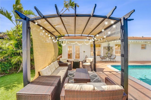 7511 NW 41st St, Coral Springs, FL 33065