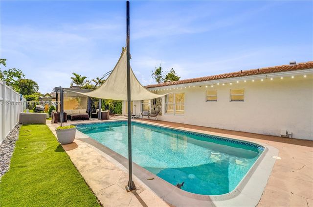 7511 NW 41st St, Coral Springs, FL 33065