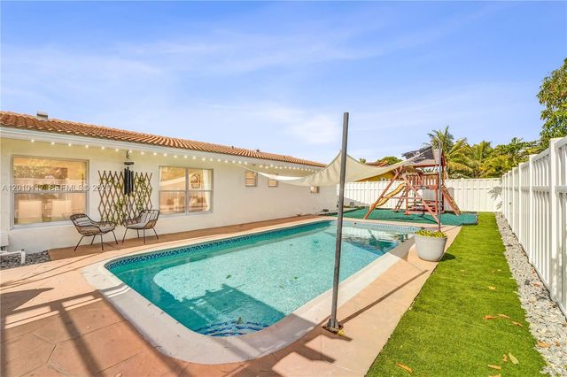 7511 NW 41st St, Coral Springs, FL 33065