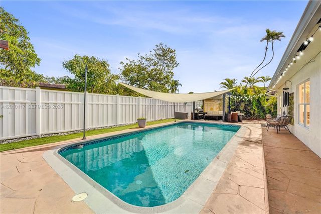 7511 NW 41st St, Coral Springs, FL 33065