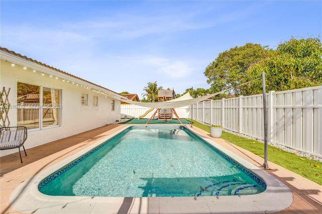 7511 NW 41st St, Coral Springs, FL 33065