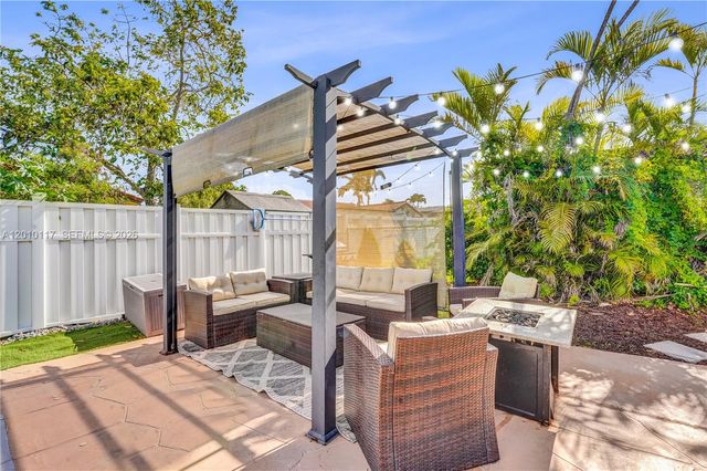 7511 NW 41st St, Coral Springs, FL 33065