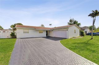 7511 NW 41st St, Coral Springs, FL 33065