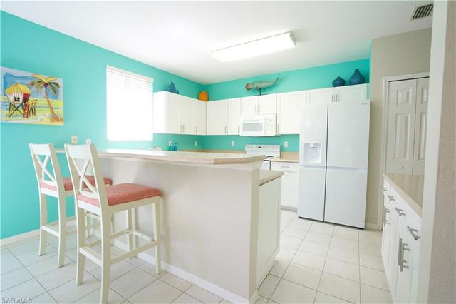 8471 Southbridge DR 4, Estero, FL 33967
