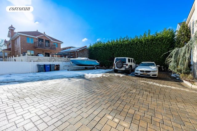 162-12 77TH Road, New York City, NY 11366