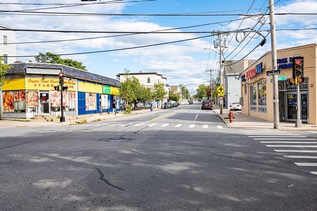 1 Lilley Ave, Lowell, MA 01850