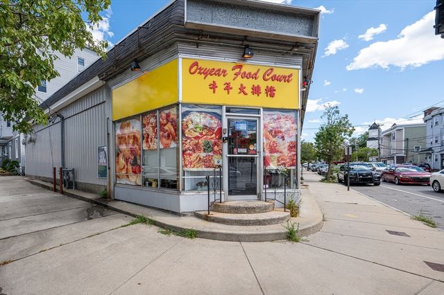 1 Lilley Ave, Lowell, MA 01850