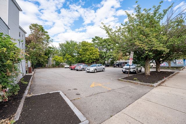 1 Lilley Ave, Lowell, MA 01850