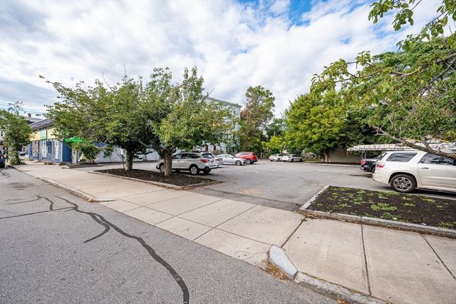 1 Lilley Ave, Lowell, MA 01850