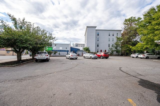 1 Lilley Ave, Lowell, MA 01850