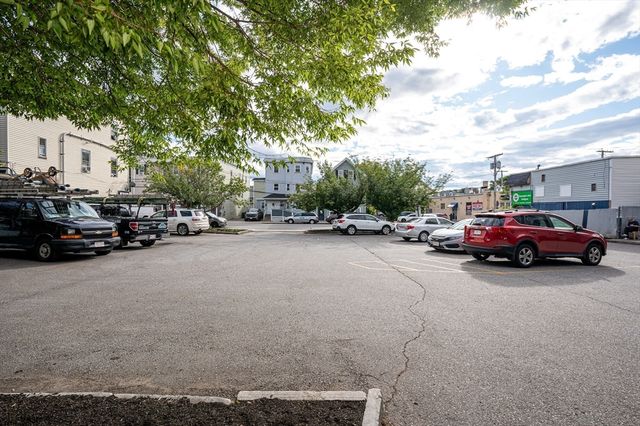 1 Lilley Ave, Lowell, MA 01850