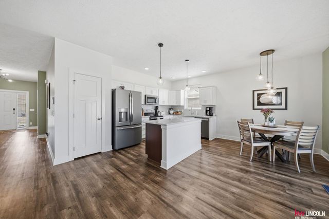 1642 W Big Sky Road, Lincoln, NE 68521