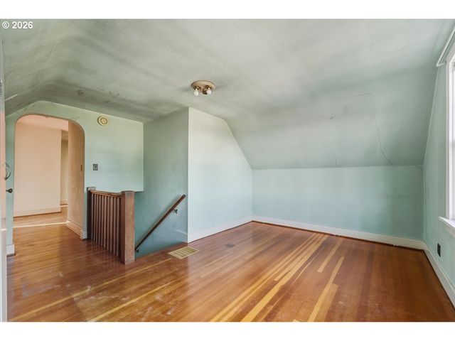 7202 S CORBETT Ave, Portland, OR 97219