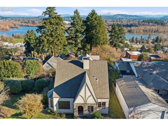 7202 S CORBETT Ave, Portland, OR 97219