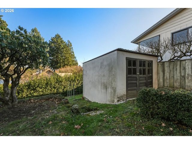 7202 S CORBETT Ave, Portland, OR 97219