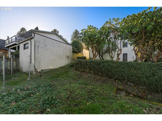 7202 S CORBETT Ave, Portland, OR 97219