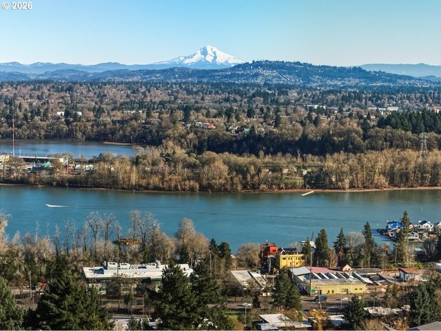 7202 S CORBETT Ave, Portland, OR 97219