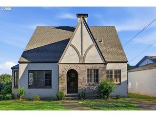 7202 S CORBETT Ave, Portland, OR 97219