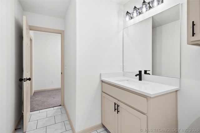 2002 W Driftwood Drive, Claremore, OK 74017