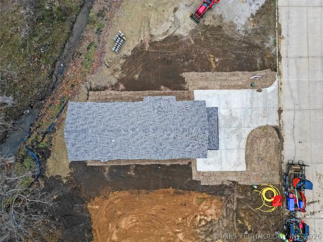 2002 W Driftwood Drive, Claremore, OK 74017