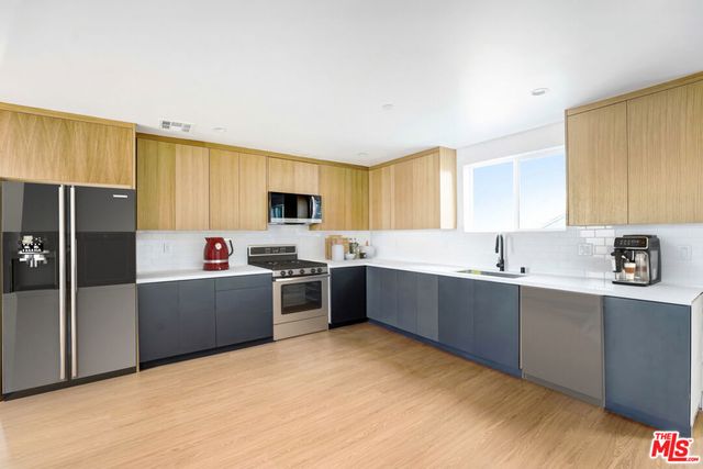 1200 W 38th Street, Los Angeles, CA 90037