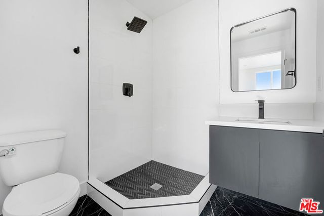 1200 W 38th Street, Los Angeles, CA 90037