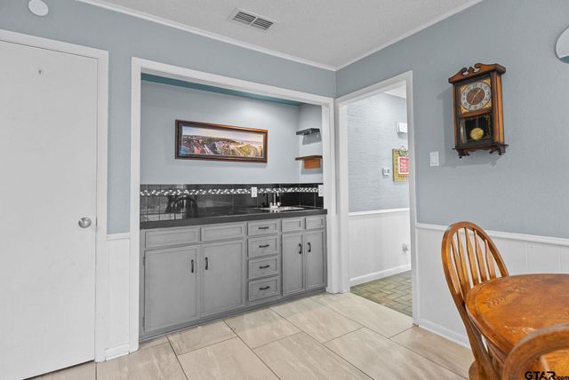 800 Spring Creek Dr, Tyler, TX 75703