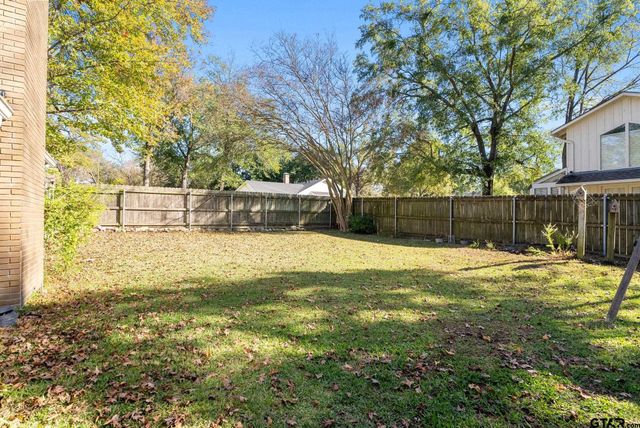 800 Spring Creek Dr, Tyler, TX 75703