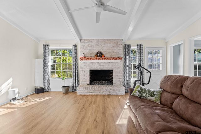 800 Spring Creek Dr, Tyler, TX 75703