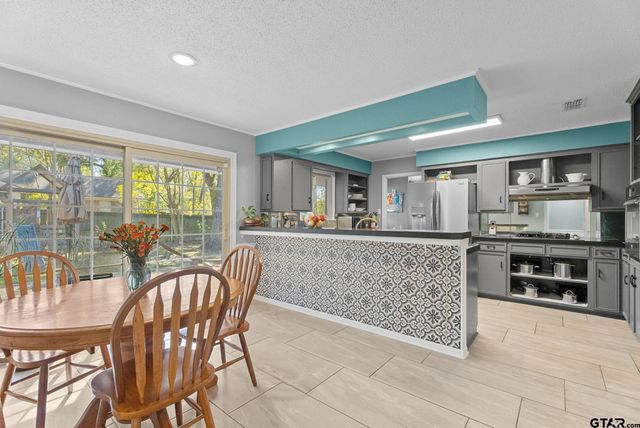 800 Spring Creek Dr, Tyler, TX 75703