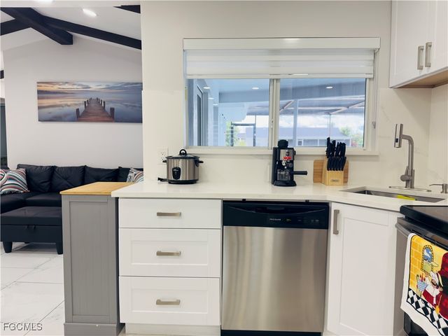1813 Hancock Bridge PKWY, Cape Coral, FL 33990