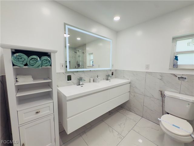 1813 Hancock Bridge PKWY, Cape Coral, FL 33990