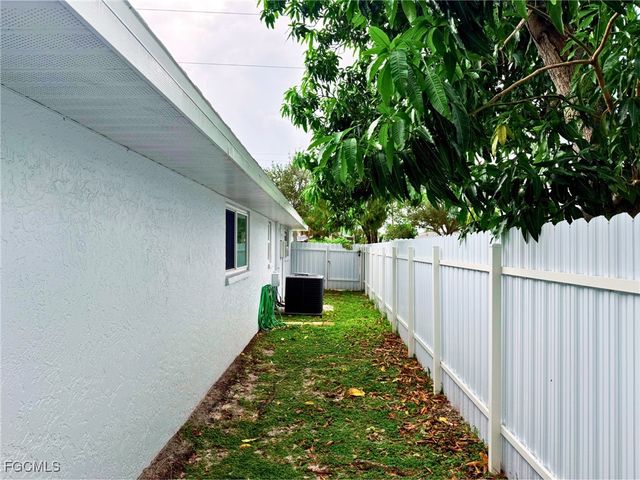 1813 Hancock Bridge PKWY, Cape Coral, FL 33990