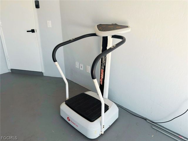 1813 Hancock Bridge PKWY, Cape Coral, FL 33990