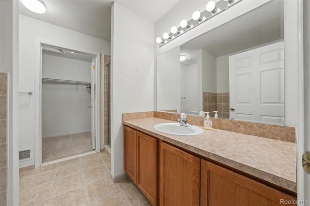 45467 Coachfort Drive, Macomb Township, MI 48044