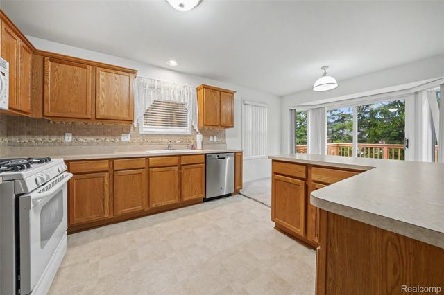 45467 Coachfort Drive, Macomb Township, MI 48044