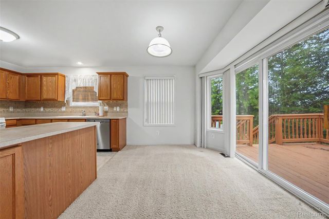 45467 Coachfort Drive, Macomb Township, MI 48044
