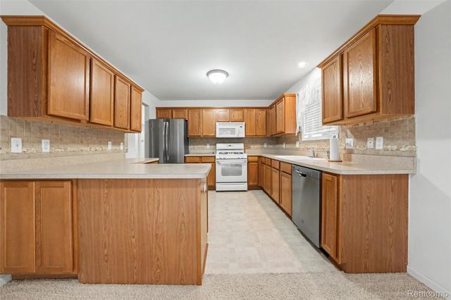 45467 Coachfort Drive, Macomb Township, MI 48044