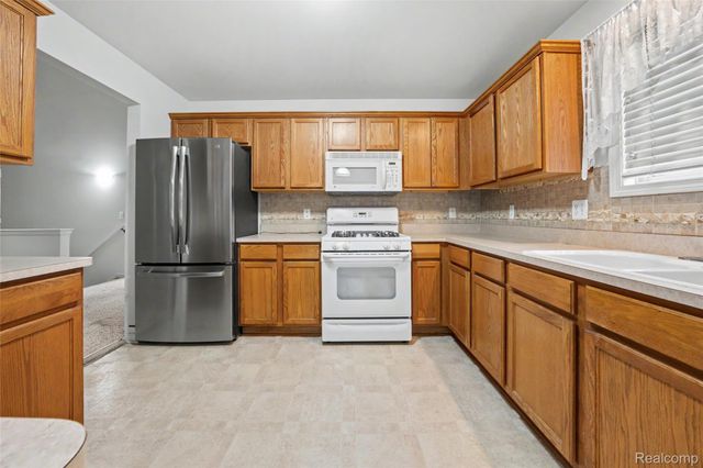 45467 Coachfort Drive, Macomb Township, MI 48044
