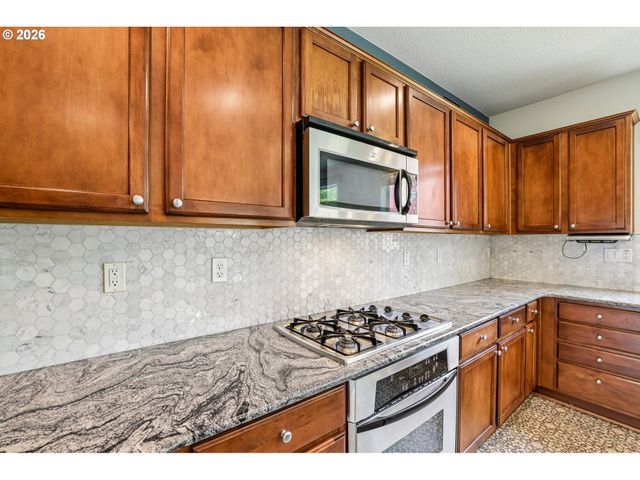 4225 Se OAKHURST St, Hillsboro, OR 97123