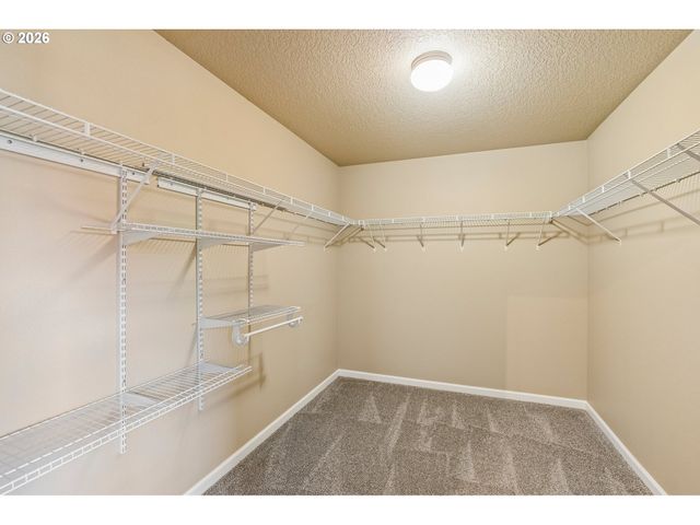4225 Se OAKHURST St, Hillsboro, OR 97123