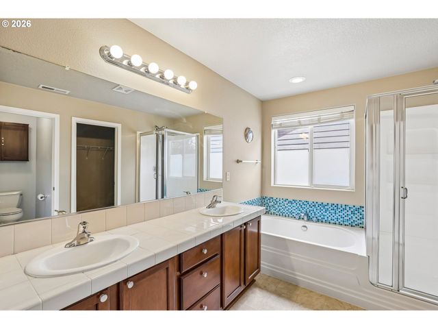 4225 Se OAKHURST St, Hillsboro, OR 97123