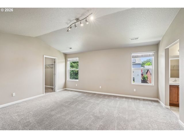 4225 Se OAKHURST St, Hillsboro, OR 97123