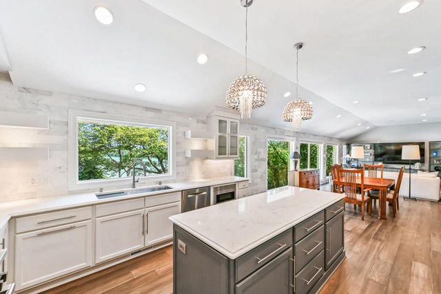 34436 Valley ROAD, Summit, WI 53066